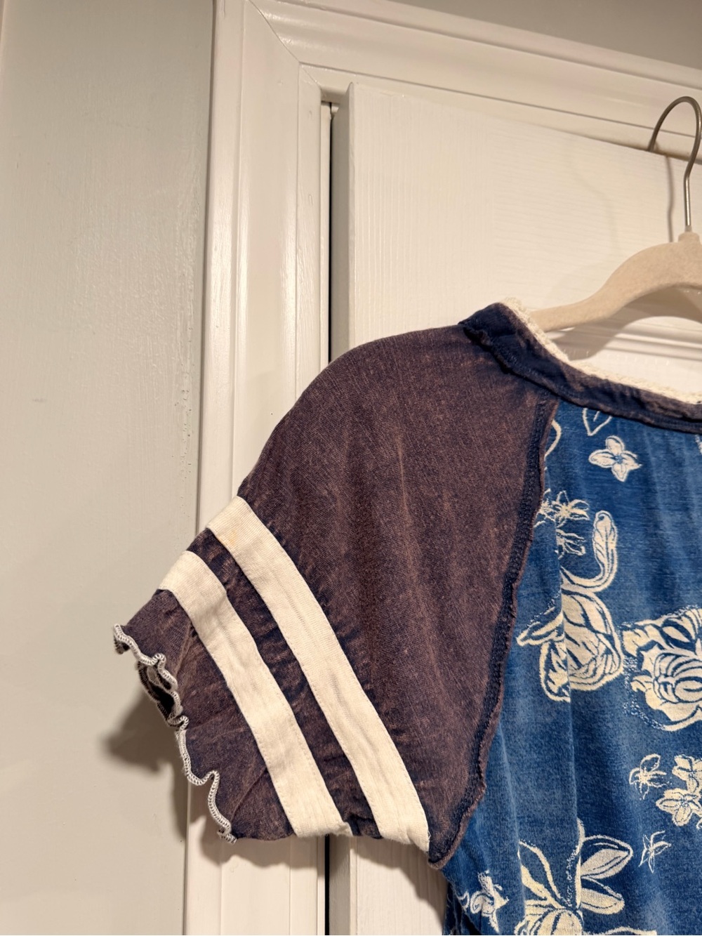 NWT We the Free Size L Floral Mixed Fabric Baseball Tee Boho Short Sleeve Top - Picture 4 of 9